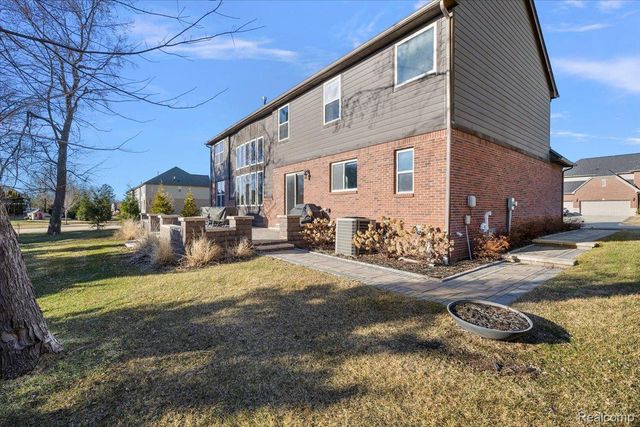 3890 Macaw Drive, Troy, MI 48083