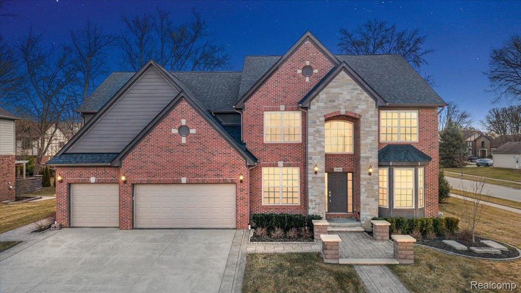 3890 Macaw Drive, Troy, MI 48083