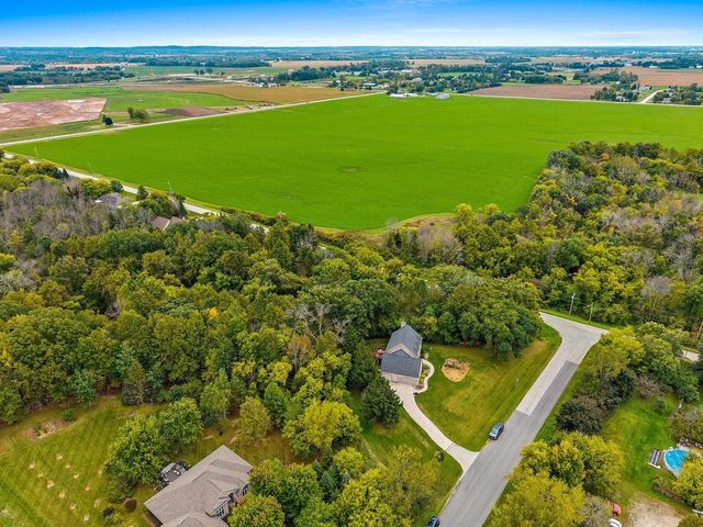 2695 Whitegate Trail, De Pere, WI 54115
