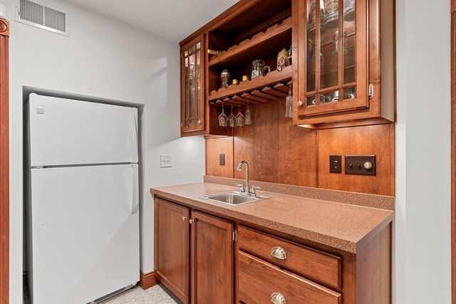 2695 Whitegate Trail, De Pere, WI 54115