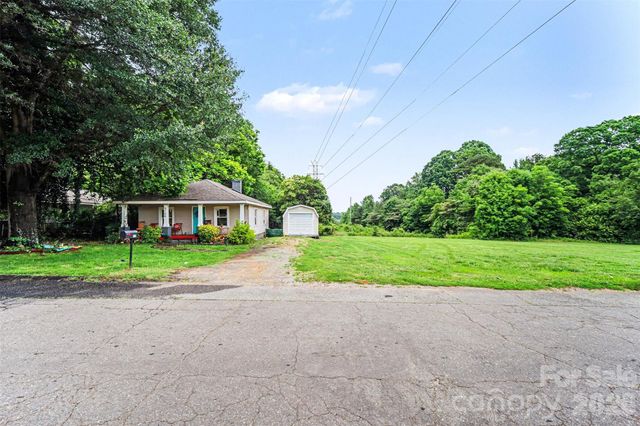 3100 Avalon Avenue, Charlotte, NC 28208