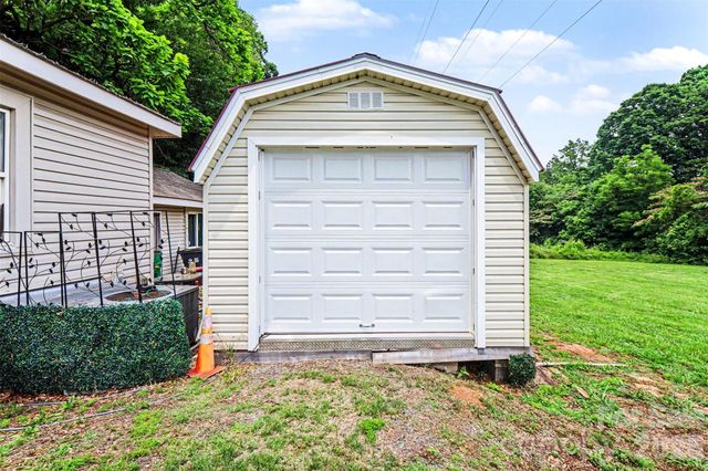 3100 Avalon Avenue, Charlotte, NC 28208