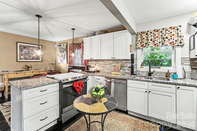 3100 Avalon Avenue, Charlotte, NC 28208