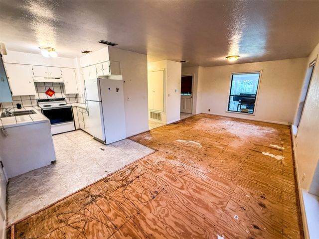 6219 KLEIN, Sanger, TX 76266