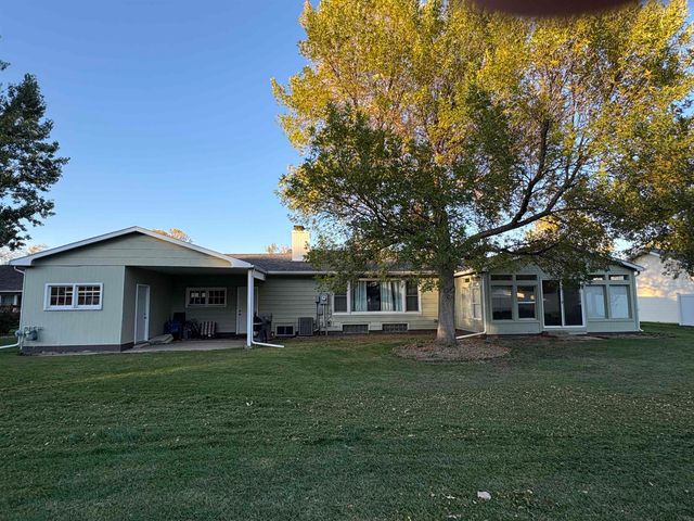 2 Greenway, Minot, ND 58703