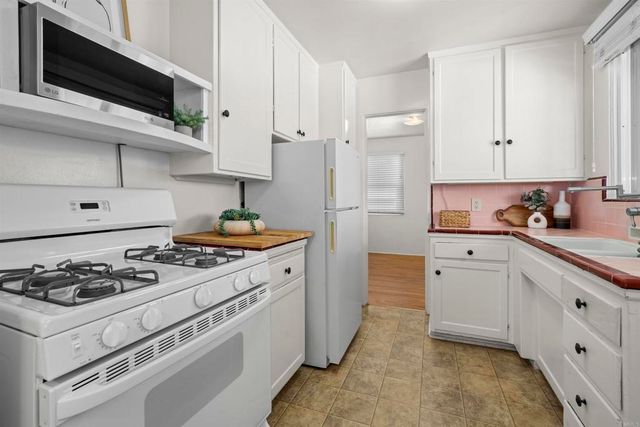 3219 Goldfinch Street, San Diego, CA 92103