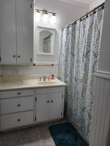 202 Pine Street, Logansport, LA 71049