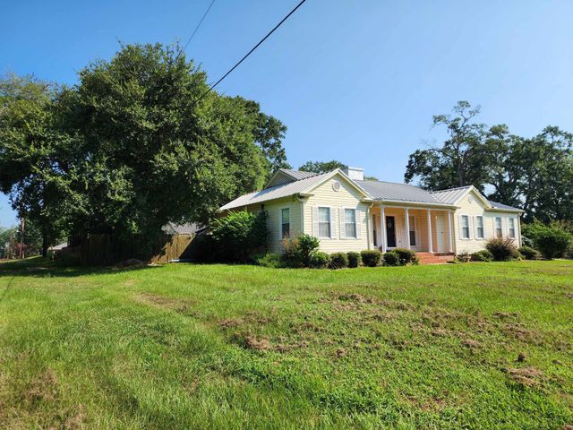 202 Pine Street, Logansport, LA 71049