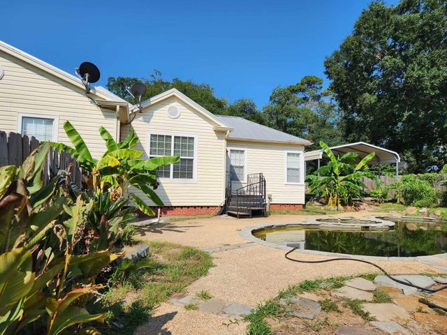 202 Pine Street, Logansport, LA 71049