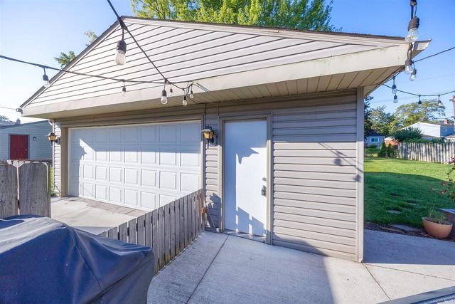 282 Nichols Drive, Saline, MI 48176