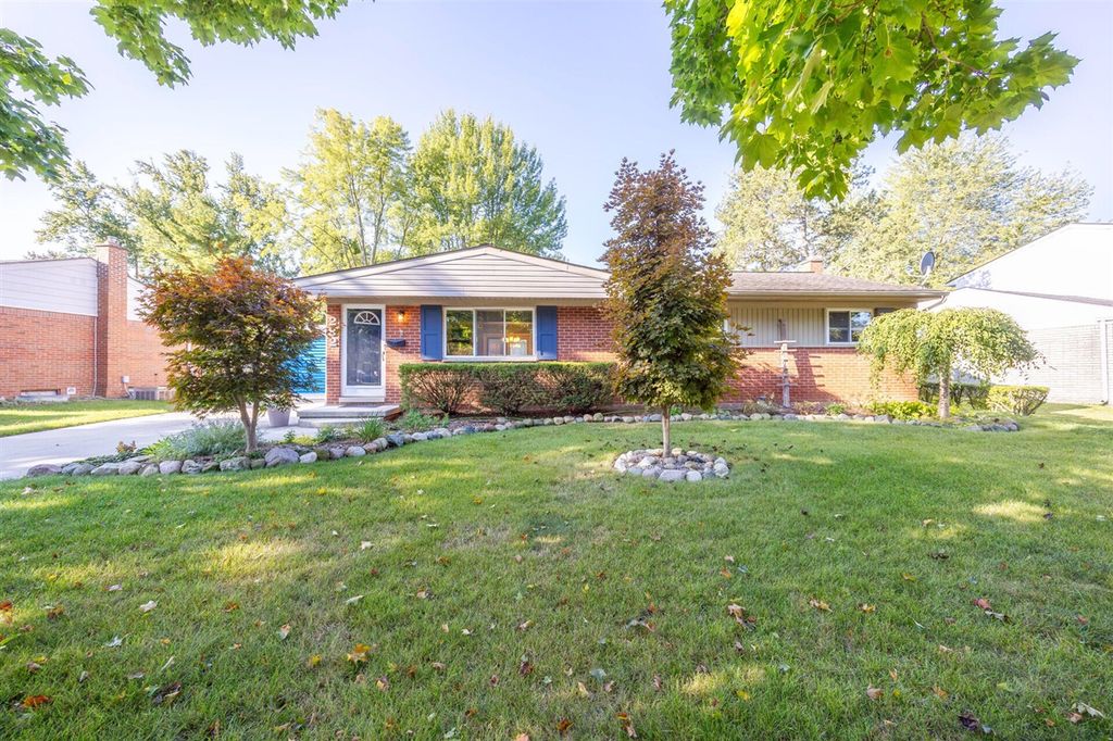 282 Nichols Drive, Saline, MI 48176