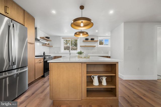 8508 CROWLEY PL, Alexandria, VA 22308