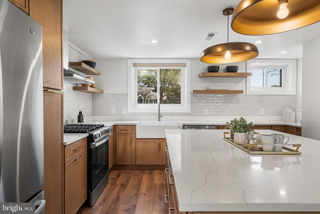 8508 CROWLEY PL, Alexandria, VA 22308