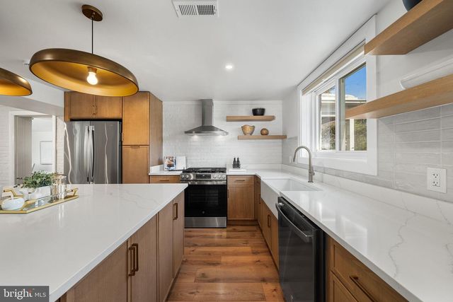 8508 CROWLEY PL, Alexandria, VA 22308