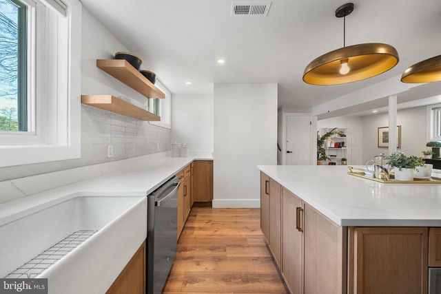 8508 CROWLEY PL, Alexandria, VA 22308