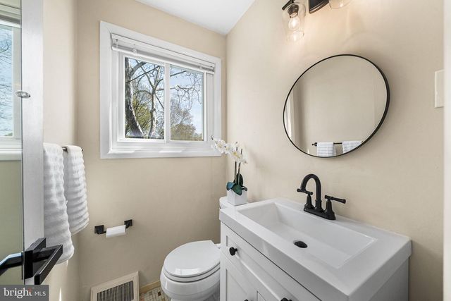 8508 CROWLEY PL, Alexandria, VA 22308