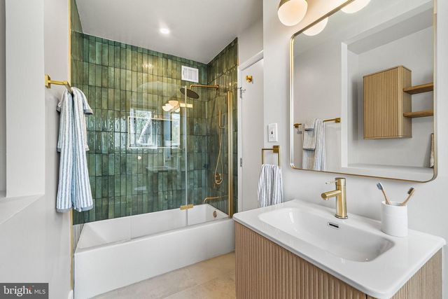 8508 CROWLEY PL, Alexandria, VA 22308