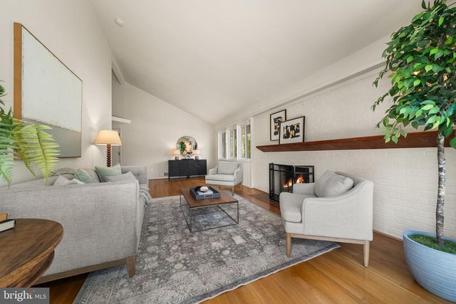 8508 CROWLEY PL, Alexandria, VA 22308