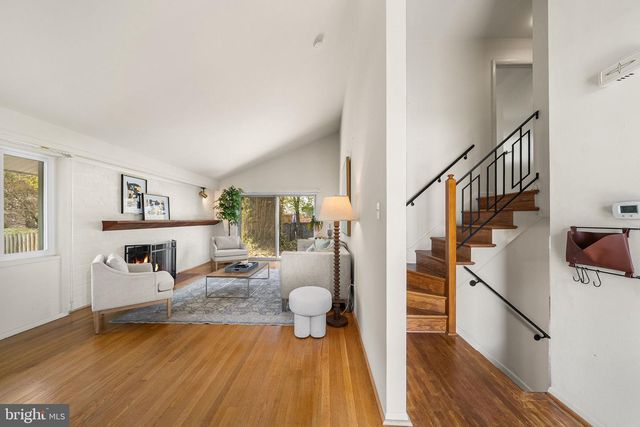 8508 CROWLEY PL, Alexandria, VA 22308