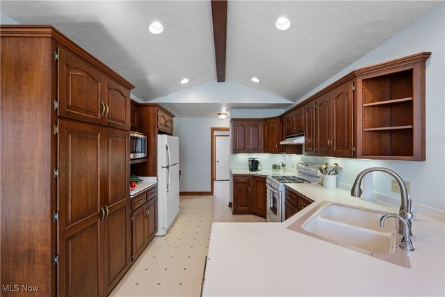 2116 Prysi Road NW, Sugarcreek, OH 44681