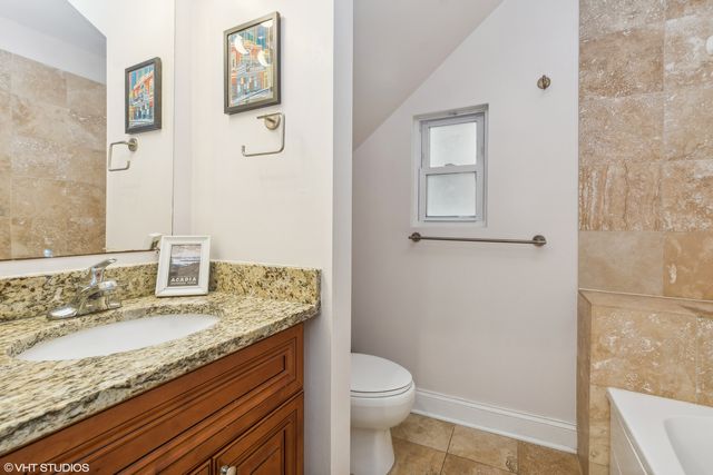 1025 N Wood Street 2F, Chicago, IL 60622