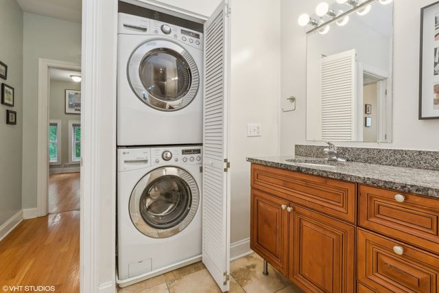 1025 N Wood Street 2F, Chicago, IL 60622