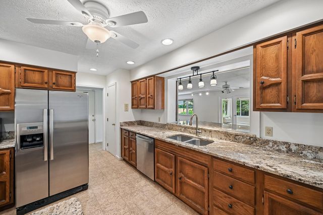 676 Fairlawn Drive, Circleville, OH 43113