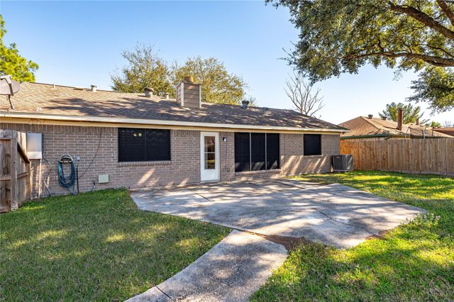 311 Windward Drive, League City, TX 77573