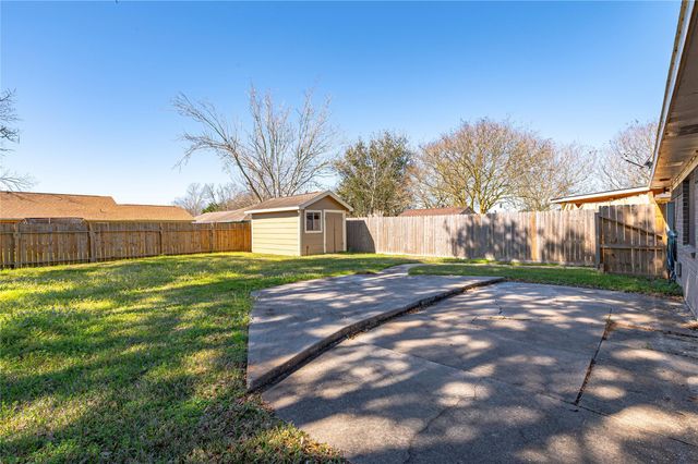 311 Windward Drive, League City, TX 77573