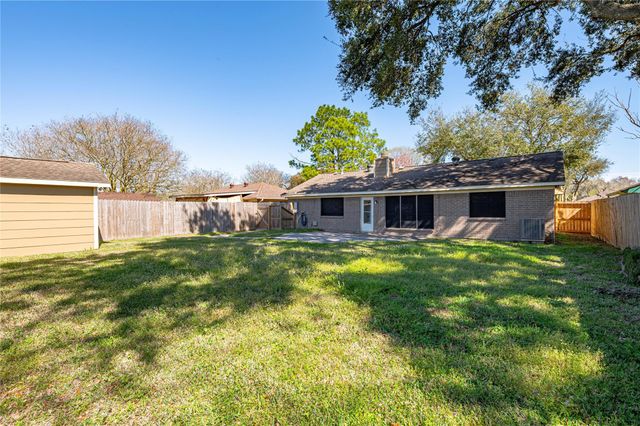 311 Windward Drive, League City, TX 77573