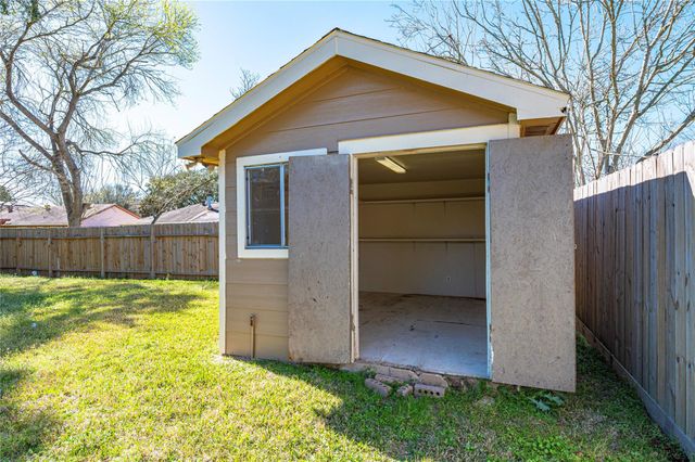 311 Windward Drive, League City, TX 77573