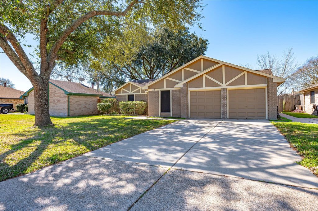 311 Windward Drive, League City, TX 77573