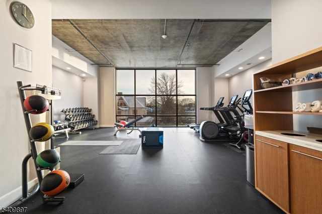 1 Carriage City Plz 1211, Rahway City, NJ 07065