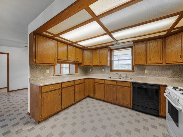 8611 N 100th Avenue W, Skiatook, OK 74070