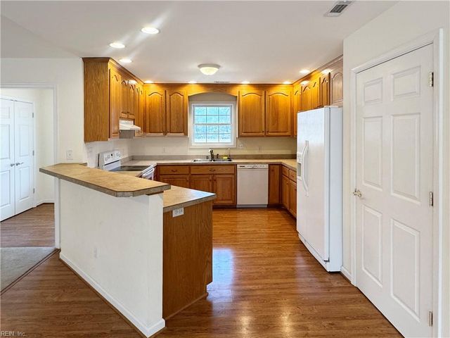 6916 Deerfield LN, Gloucester, VA 23061