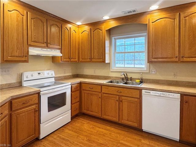 6916 Deerfield LN, Gloucester, VA 23061