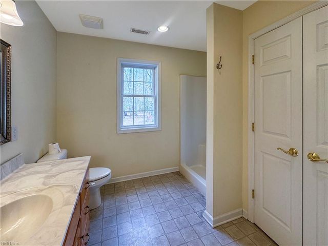 6916 Deerfield LN, Gloucester, VA 23061