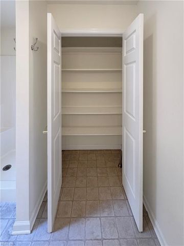 6916 Deerfield LN, Gloucester, VA 23061