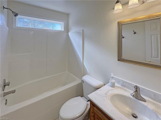 6916 Deerfield LN, Gloucester, VA 23061