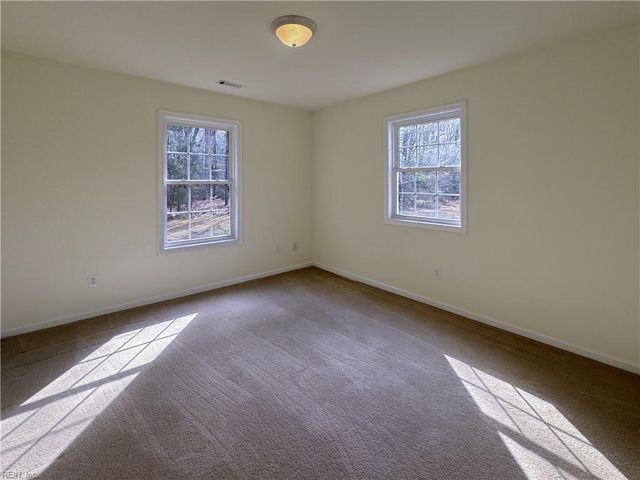 6916 Deerfield LN, Gloucester, VA 23061