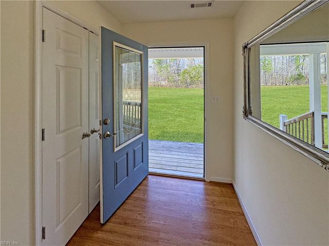 6916 Deerfield LN, Gloucester, VA 23061