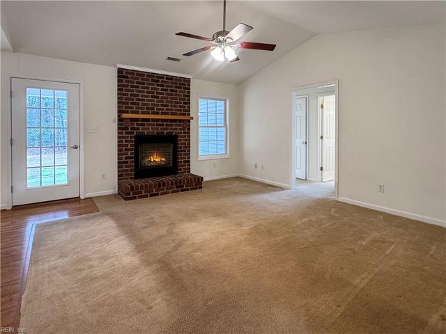 6916 Deerfield LN, Gloucester, VA 23061