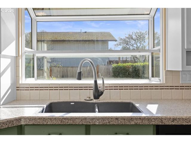 11920 Sw MURPHY Ln, Beaverton, OR 97008