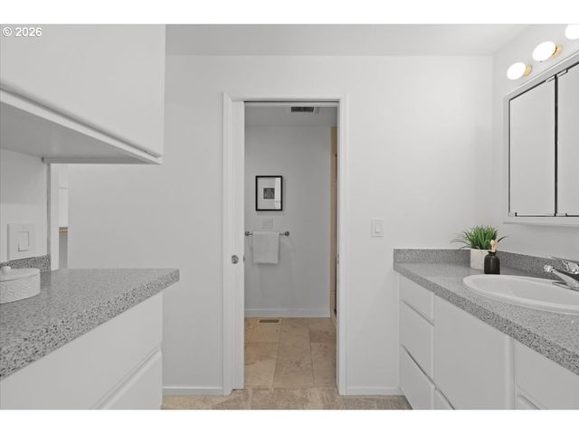 11920 Sw MURPHY Ln, Beaverton, OR 97008