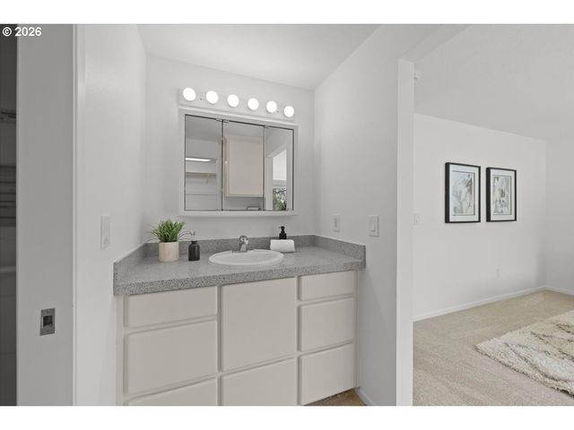 11920 Sw MURPHY Ln, Beaverton, OR 97008