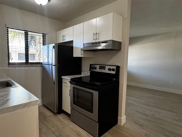 1330 W 29th St 37, Hialeah, FL 33012