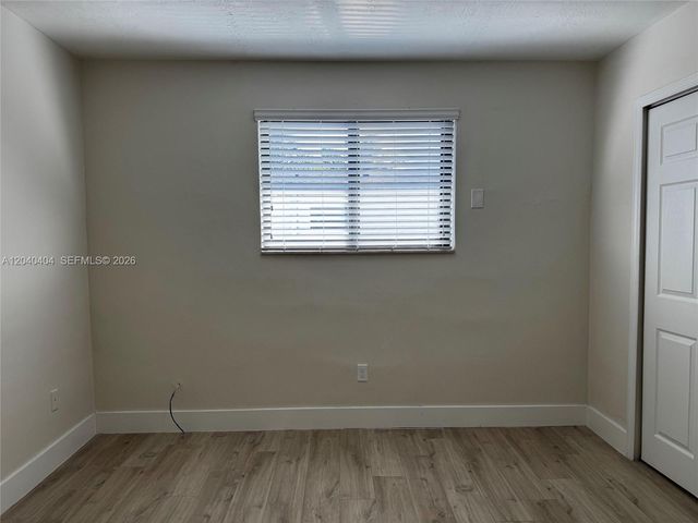 1330 W 29th St 37, Hialeah, FL 33012