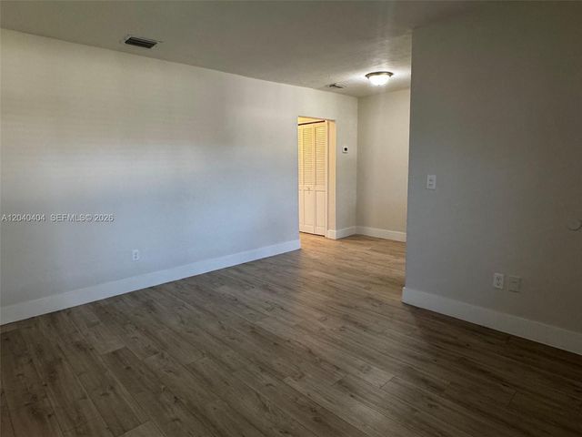 1330 W 29th St 37, Hialeah, FL 33012