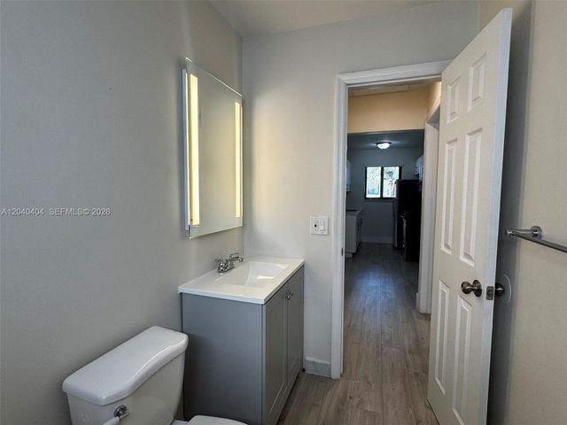 1330 W 29th St 37, Hialeah, FL 33012