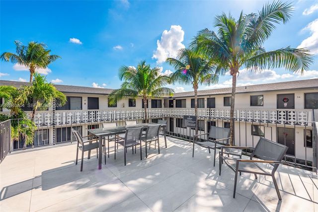 1330 W 29th St 37, Hialeah, FL 33012